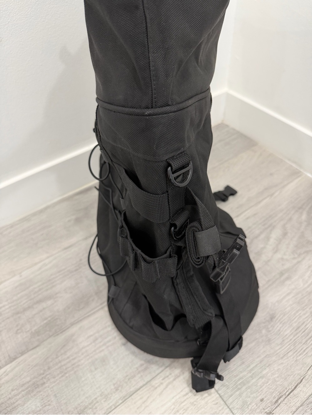 Kuryakyn Momentum Freeloader Sissy Bar Duffel Bag - Picture 7 of 15